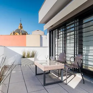 Attic With Terrace- 1bd 1bth- Corral Del Rey Apartment